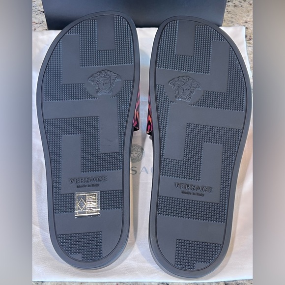 Versace Gomma Stampa Monogram Pool Slides Magenta Tangerine  display picture 3